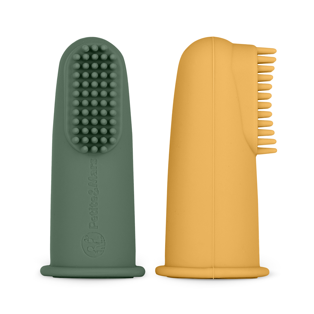 Petite&Mars Sada silikónových zubných kefiek na prst Ochre&Green 2 ks 6m+